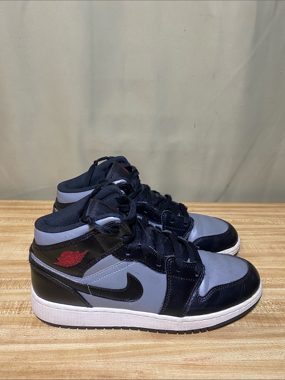 Nike Air Jordan 1 Mid (GS) Shadow 554725-096 Black Grey Sneakers size 6.5Y